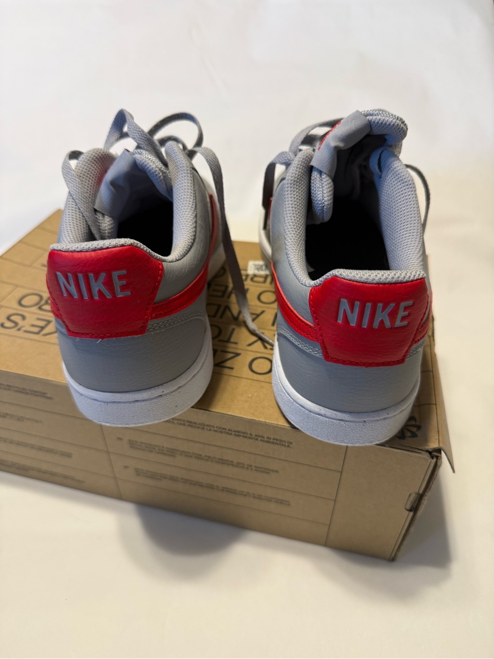 Nike Men’s Light Gray Sneakers with Red Swoosh - Picture 3 of 6